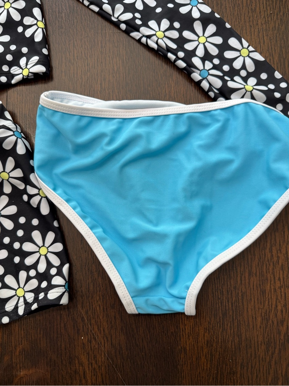 NWOT Banana Boat  Black White Daisy Print Kids Rashguard 3 Pc Set Blue Accent - Picture 9 of 10